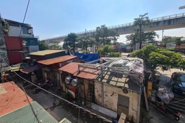 Xử lý công trình vi phạm trật tự xây dựng ngay mặt đường Cầu Diễn