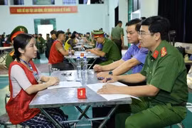 Biểu dương lực lượng phá đường dây lừa đảo xuyên quốc gia