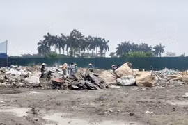 Hà Nội: Bãi đổ thải, tập kết trái phép ở Phú Diễn