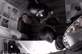 Vụ bé trai kêu cứu khi sống cùng mẹ kế, người thân nói gì?