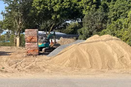 Bãi tập kết vật liệu xây dựng nhếch nhác, ô nhiễm tràn lan ở Tây Tựu giờ ra sao?