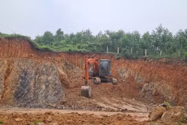 Cận cảnh san lấp đất ruộng trái phép ở Phú Thọ 