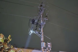 'Đạo chích' bị thương nặng khi trèo trộm cáp điện