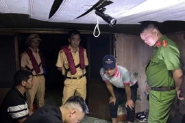 Công an Bắc Ninh bắt giữ 1 tàu khai thác cát trái phép trên sông Lục Nam