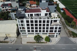 Hà Nội: Công trình “khủng” ngay mặt phố vi phạm trật tự xây dựng