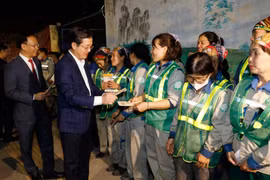 Chủ tịch Bắc Ninh thăm, động viên một số đơn vị làm nhiệm vụ trực Tết