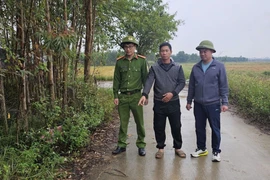 Bắt đối tượng giật túi xách cô gái đi xe máy một mình 