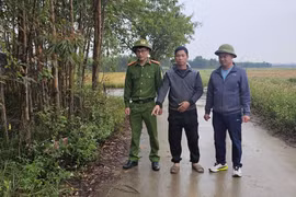 Bắt đối tượng giật túi xách cô gái đi xe máy một mình 