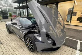 Aston Martin DB11 V8 gần 10 tỷ "hàng hiếm" tái xuất Tp.HCM