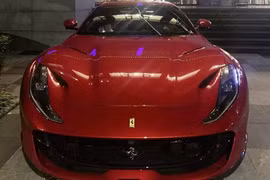 "Siêu ngựa" Ferrari 812 GTS hơn 23 tỷ lộ diện tại Hà Nội 