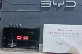 Đại lý ôtô kêu gọi hãng xe hơi giảm sản xuất vì tồn kho