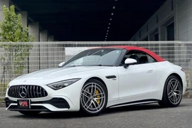 Mercedes-AMG SL43 mới chạy 2.000km, đại gia bay ngay 2 tỷ