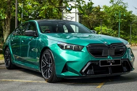 BMW M5 2025 - sedan hiệu suất cao PHEV sắp về Việt Nam?