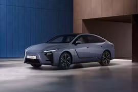 Lexus ES 2026 tham vọng "hất cẳng" BMW 5-Series ở châu Âu