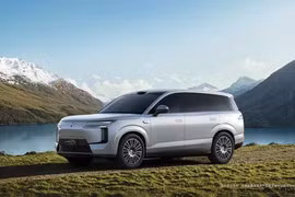 BYD vén màn SUV 6 chỗ cỡ lớn Denza N8L, từ 1,22 tỷ đồng