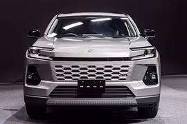 Cận cảnh Toyota RAV4 2026 phong cách "cá mập đầu búa"