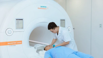 Phương Đông nhận danh hiệu Top 3 Bệnh viện tốt nhất Việt Nam