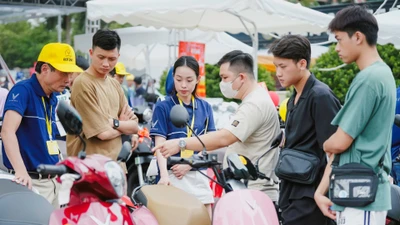 Người dân Hà Nội chốt bán xe xăng, mua xe điện trong “phút mốt” 