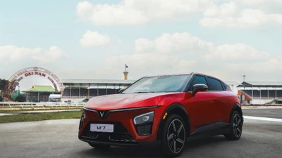 VinFast VF 7: Điểm nổi bật cho người dùng và chuyên gia ô tô