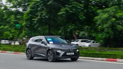Lên đời VinFast VF7, khách Việt khẳng định không còn lý do quay lại xe xăng
