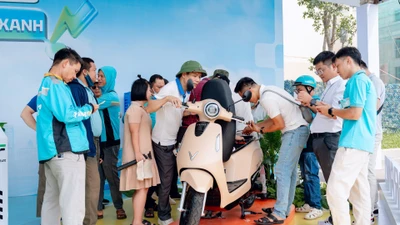 Đổi xe xăng cũ lấy xe điện VinFast tại Hà Nội: Tài xế dịch vụ nhận ưu đãi kép