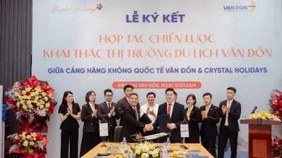 Hợp tác giữa Cảng HKQT Vân Đồn và Crystal Holidays
