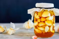 Lợi ích tuyệt vời của tỏi ngâm mật ong