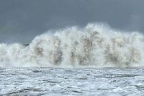 Bão Matmo giật cấp 13, tiến vào Biển Đông hôm nay