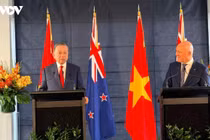 Tổng Bí thư, Chủ tịch nước và Thủ tướng New Zealand gặp gỡ báo chí, chứng kiến trao văn kiện hợp tác