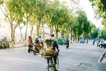 Thời tiết hôm nay 15/4: Hà Nội ngày nắng, TP.HCM mưa rào