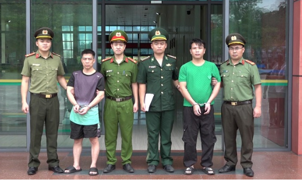 Hai đối tượng truy nã bị cơ quan chức năng bắt giữ. capture-4226.png