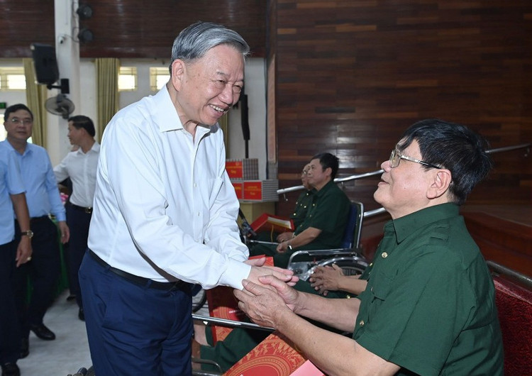 Nhân dân) tbt-to-lam-tham-thuong-binh-320250715174224.jpg