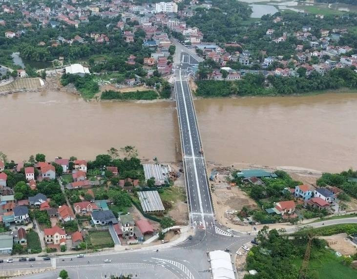 Toàn cảnh cầu Phong Châu mới. Ảnh Nguyễn Hinh. cau-phong-chau-nhin-tu-tren-caojpeg-1759029990339.jpg