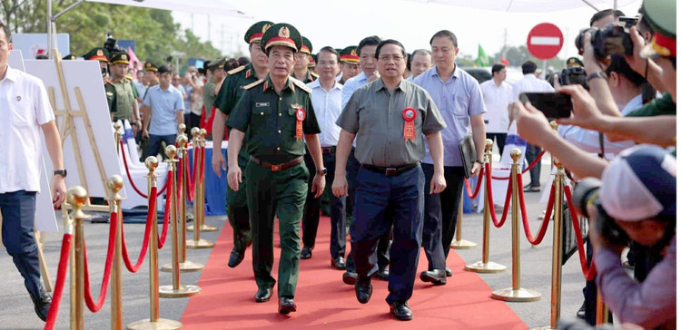Thủ tướng Phạm Minh Chính, Đại tướng Phan Văn Giang cùng các đại biểu tới dự lễ khánh thành. Ảnh Dân Việt. cpc-7-0952.jpg