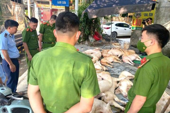 Gần 800 kg thịt lợn bốc mùi, không đảm bảo vệ sinh an toàn thực phẩm. capture-6748.png