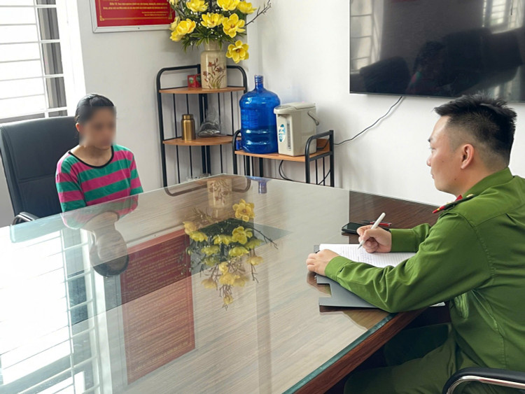 Chị Phạm Thị T. tại trụ sở Cơ quan Công an. z6693290853989-472ef8ccb83ab587f0db1d10bd55c146-1.jpg