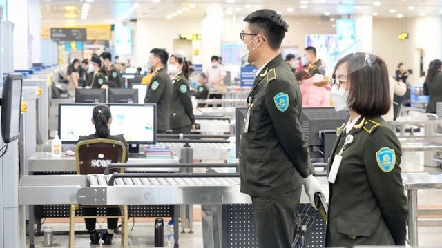 Trào lưu “sống ảo” với khay đựng đồ tại cổng an ninh sân bay - Hình 3 Trao luu “song ao” voi khay dung do tai cong an ninh san bay-Hinh-3
