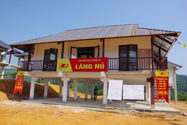 Những mái nhà đầu tiên ở khu tái định cư Làng Nủ Nhung mai nha dau tien o khu tai dinh cu Lang Nu