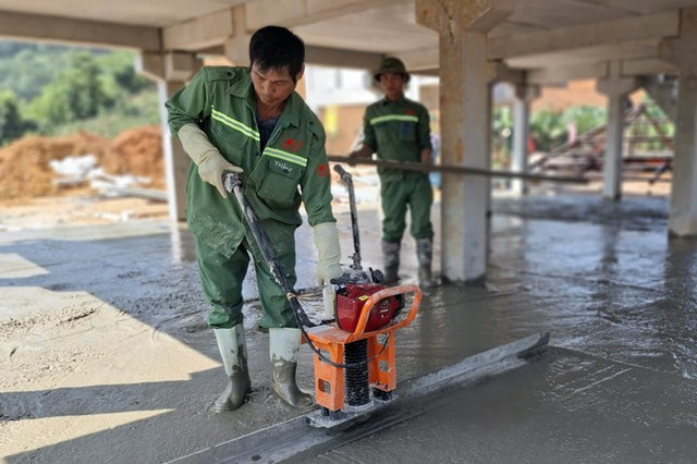 Những mái nhà đầu tiên ở khu tái định cư Làng Nủ - Hình 7 Nhung mai nha dau tien o khu tai dinh cu Lang Nu-Hinh-7