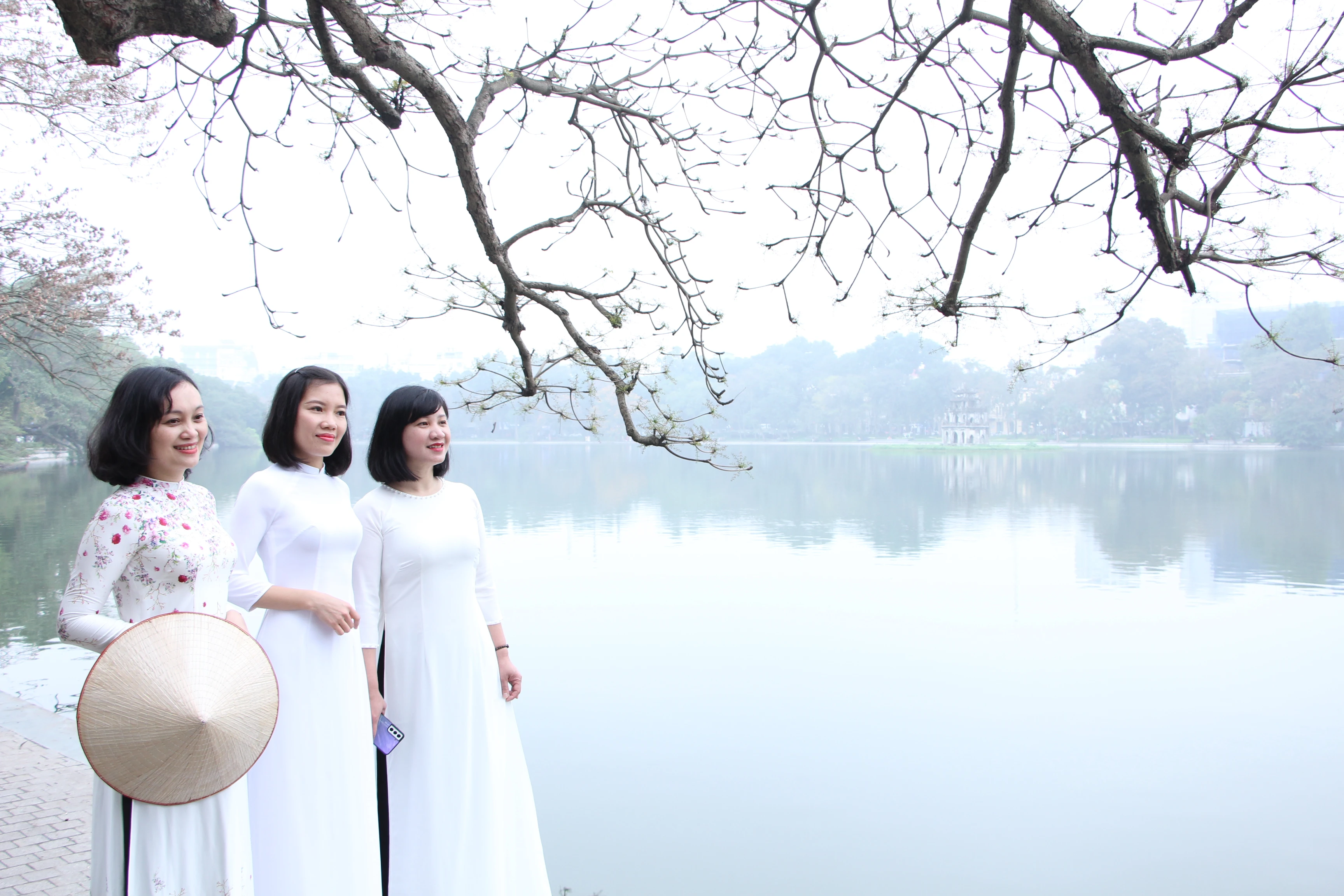 Quốc tế Phụ nữ 8/3: Nét đẹp nữ cán bộ, nhân viên VUSTA trong tà áo dài