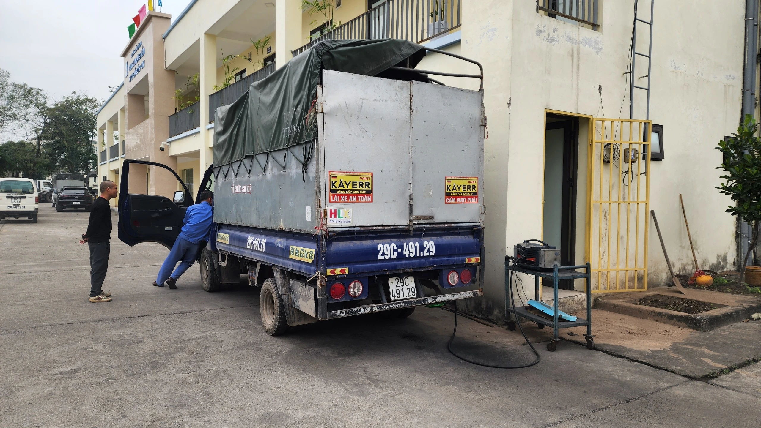 Cận cảnh hai Trung tâm đăng kiểm ngày đầu hoạt động trở lại 