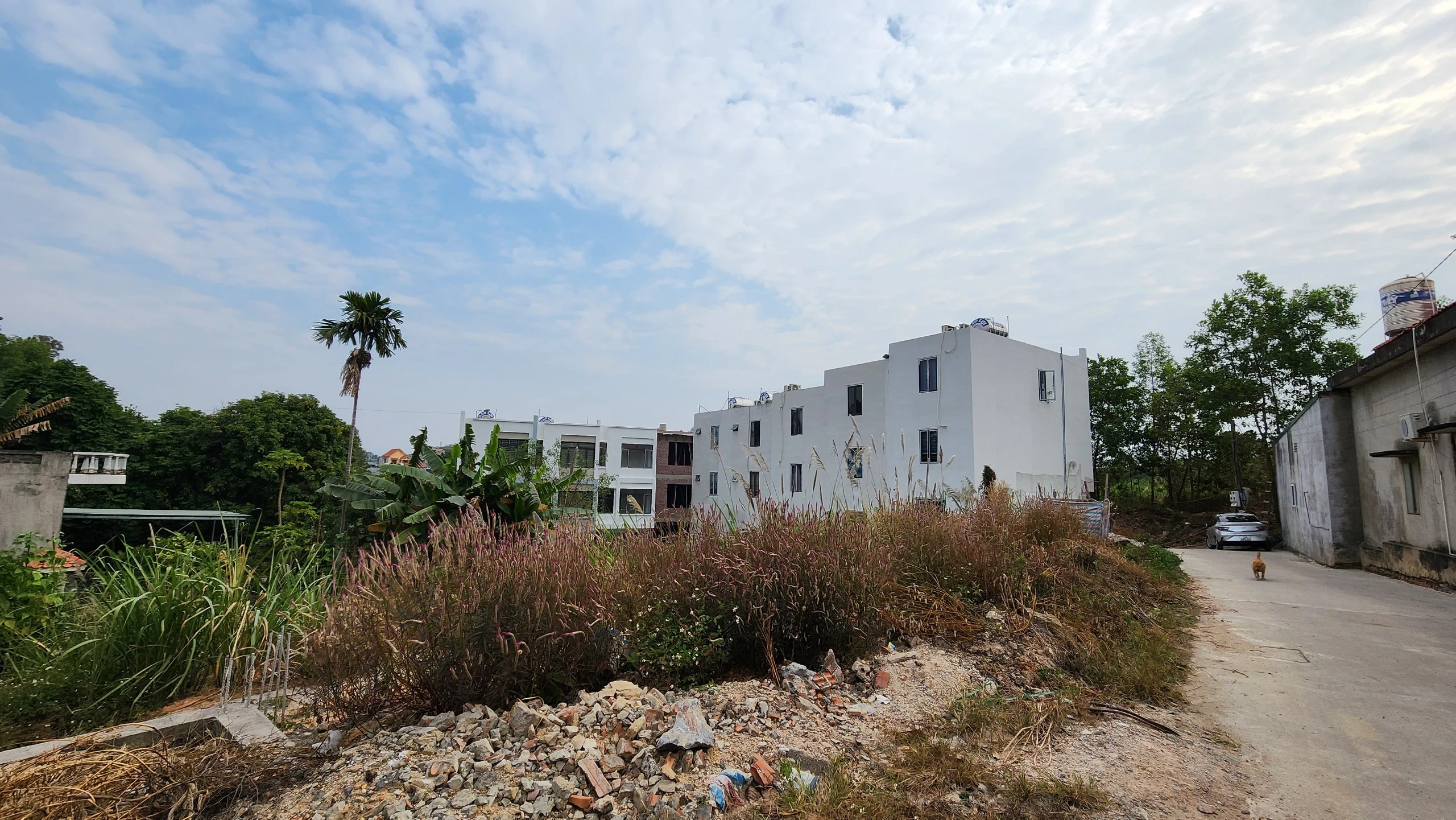 Cận cảnh loạt nhà liền kề xây dựng không phép ở Quảng Ninh