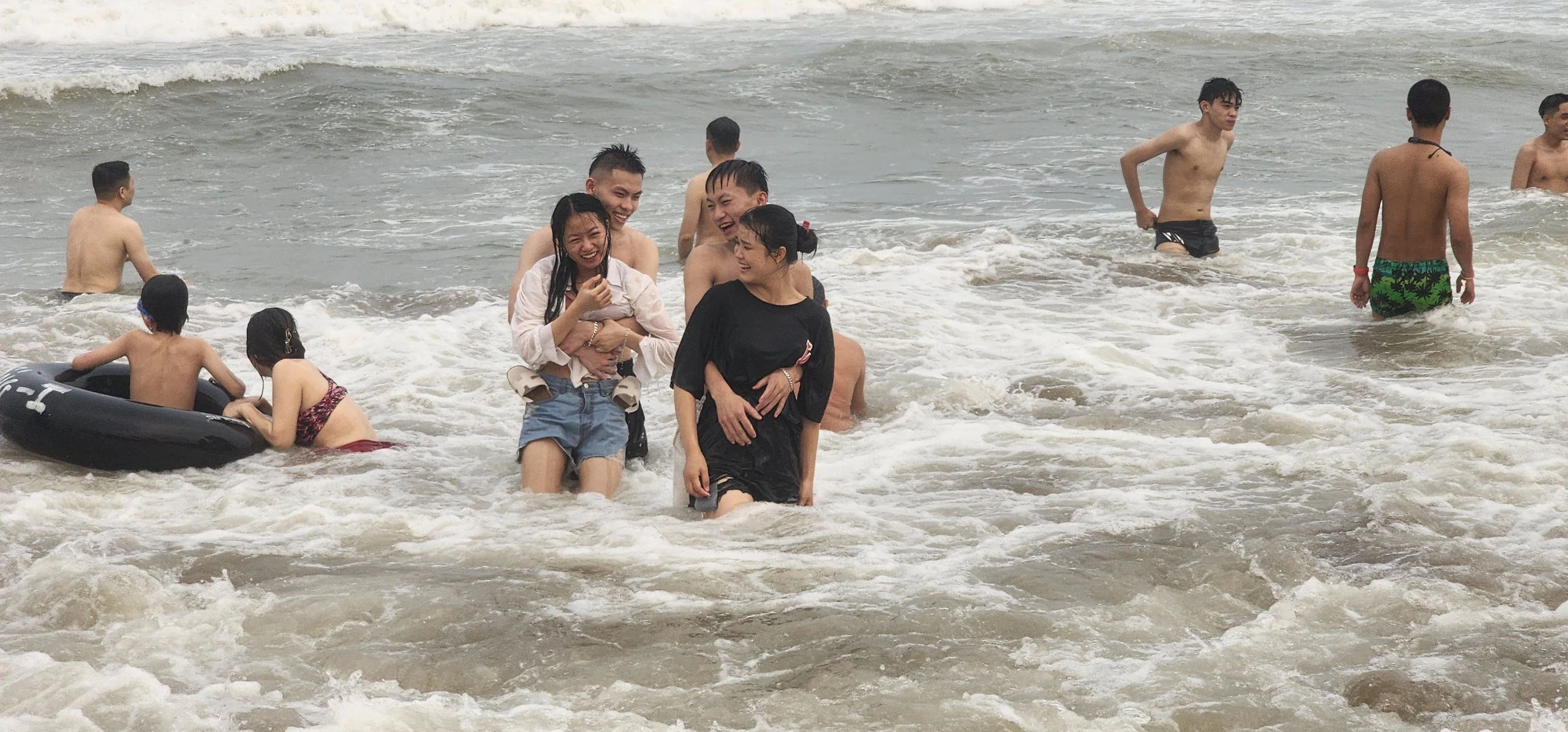 Muôn vàn cảm xúc “nhảy sóng” ở biển Sầm Sơn