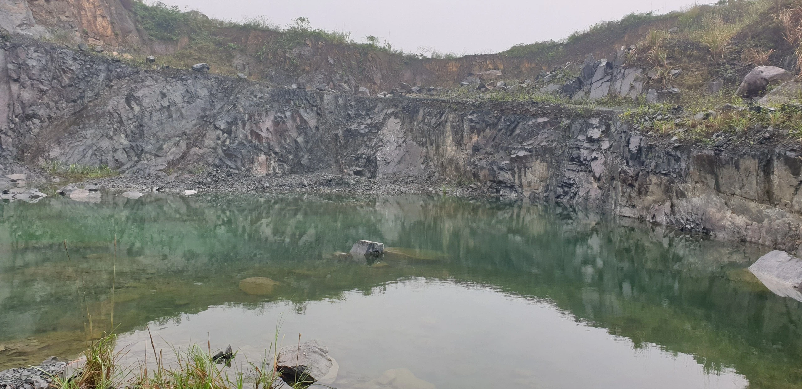 Hà Nội: Cận cảnh mỏ đá bị Công ty Thuận Phát bỏ rơi, không hoàn nguyên