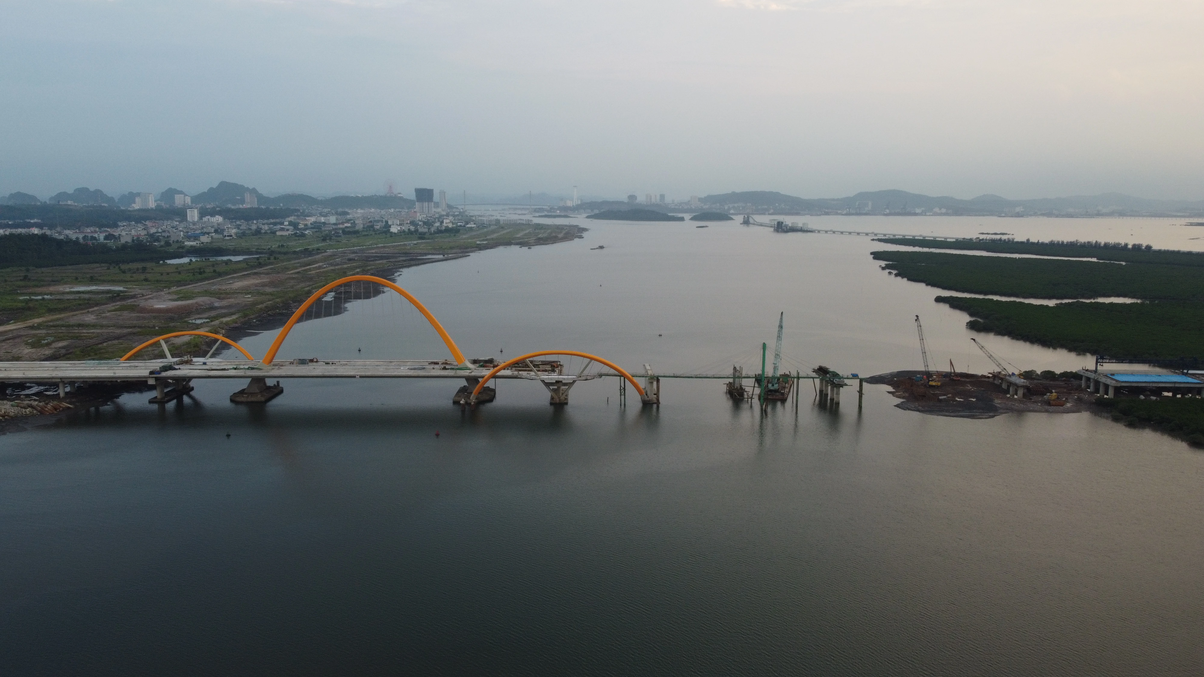 Quảng Ninh: Cầu nghìn tỷ bắc qua vịnh Cửa Lục có kịp về đích?