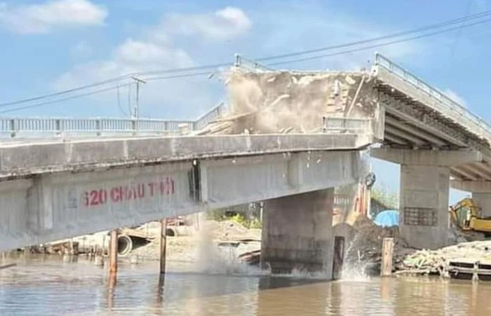 Hiện trường vụ sập cầu Cái Đôi Vàm