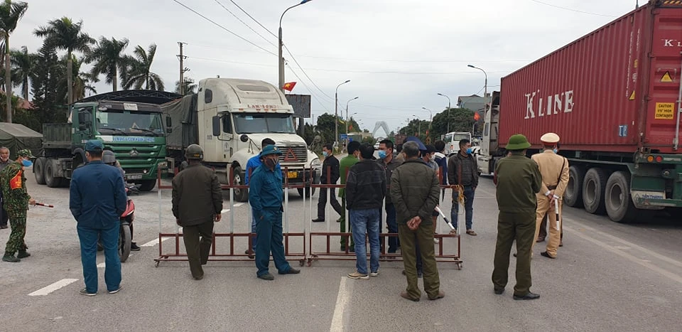 Quảng Ninh lập chốt kiểm dịch COVID-19, Quốc lộ 18 ùn ứ kéo dài