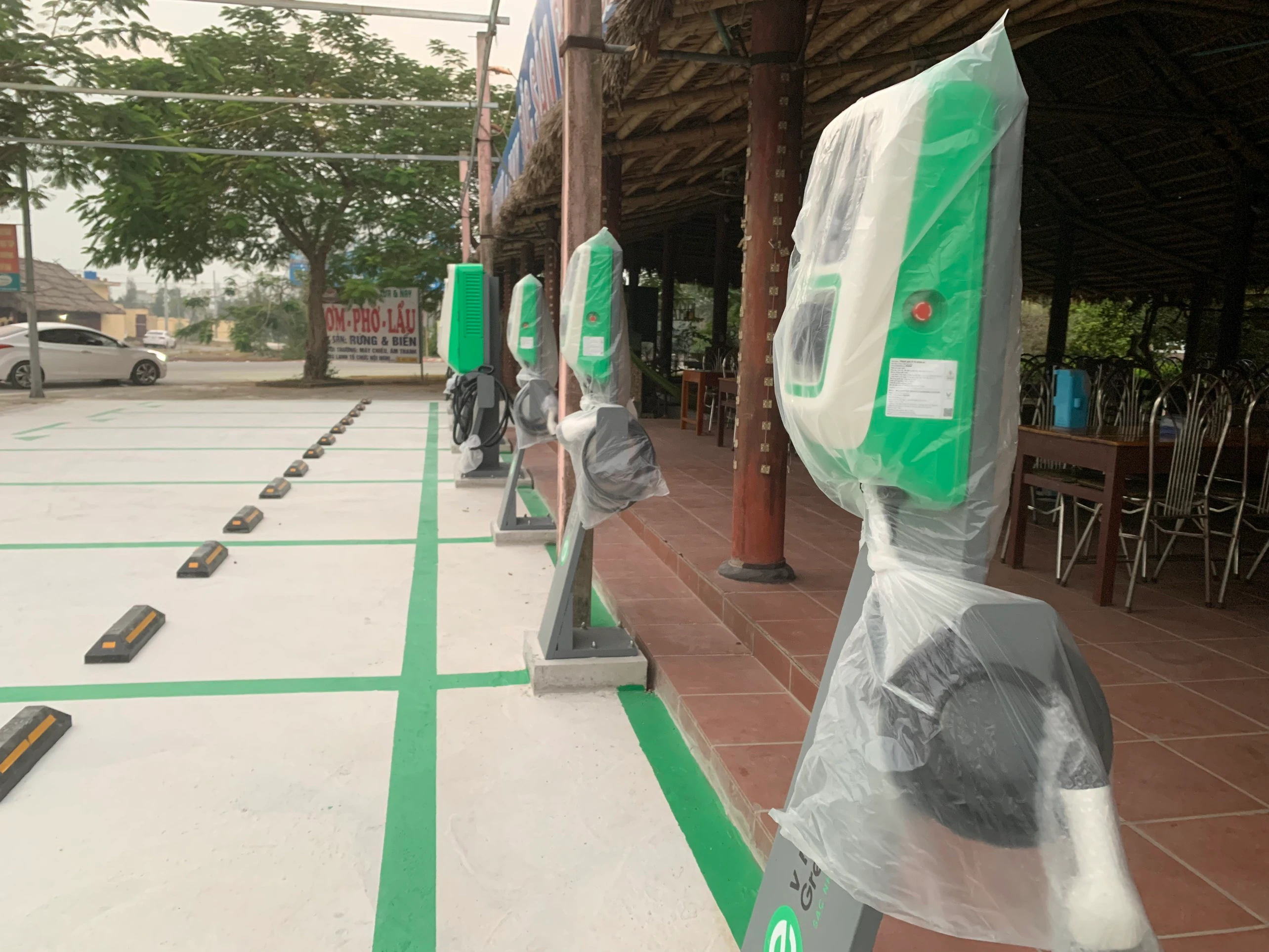 Nội soi trạm sạc ô tô “xịn sò” bãi biển Quất Lâm