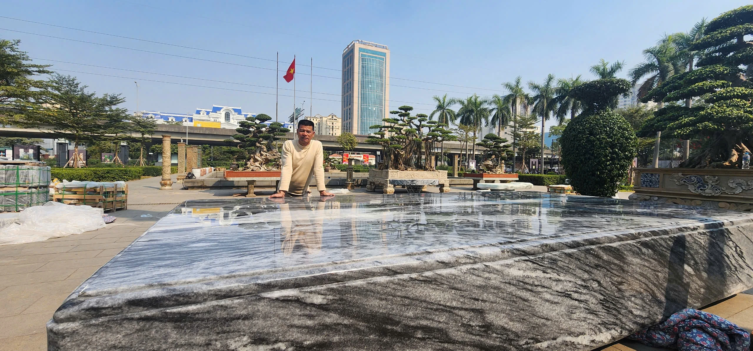 Chiêm ngưỡng sập đá vân mây “độc nhất vô nhị” ở Hà Nội