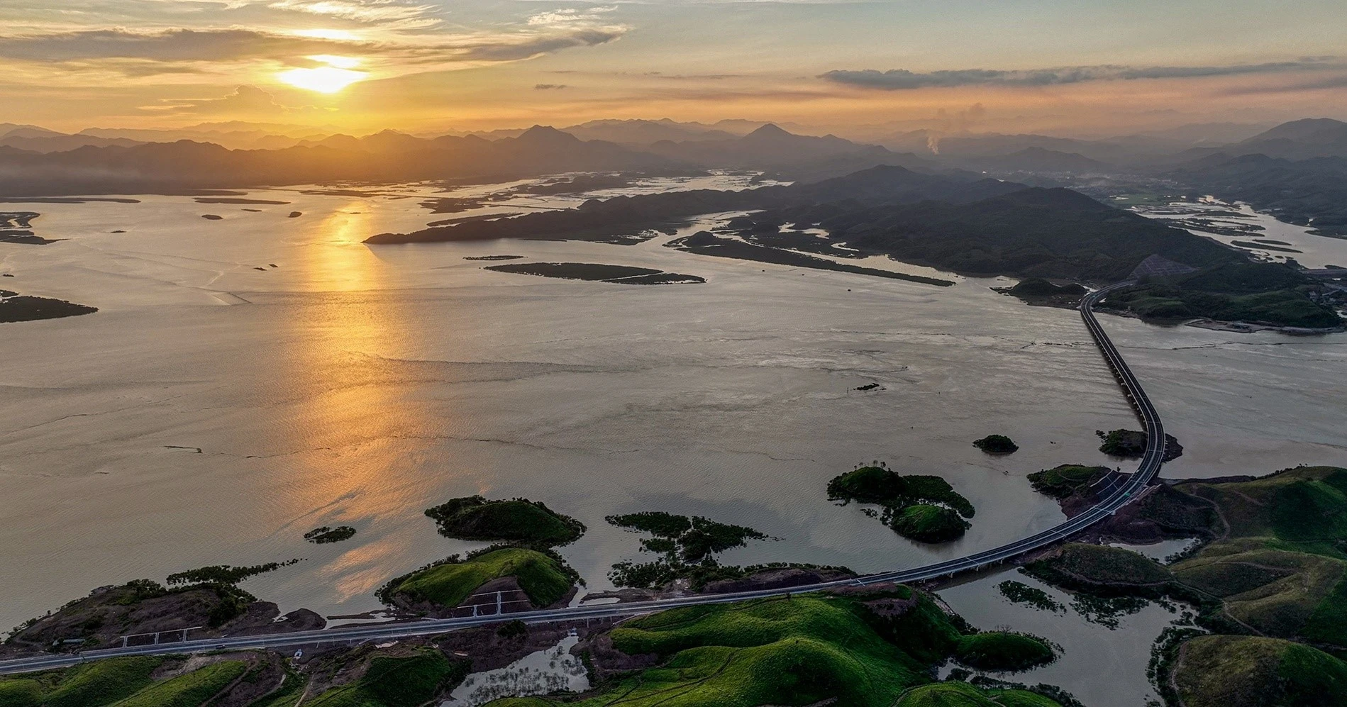 Tỉnh nào sở hữu tuyến cao tốc dài nhất, hiện đại nhất?